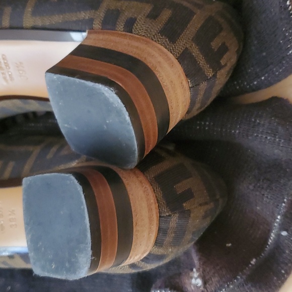 Fendi. Flash $ - Picture 4 of 7